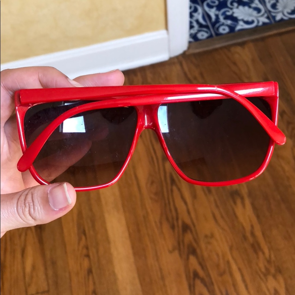 Oversized red sunglasses - Picture 3 of 3